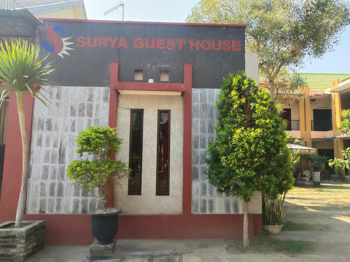 Surya Guest House Проболинго Екстериор снимка